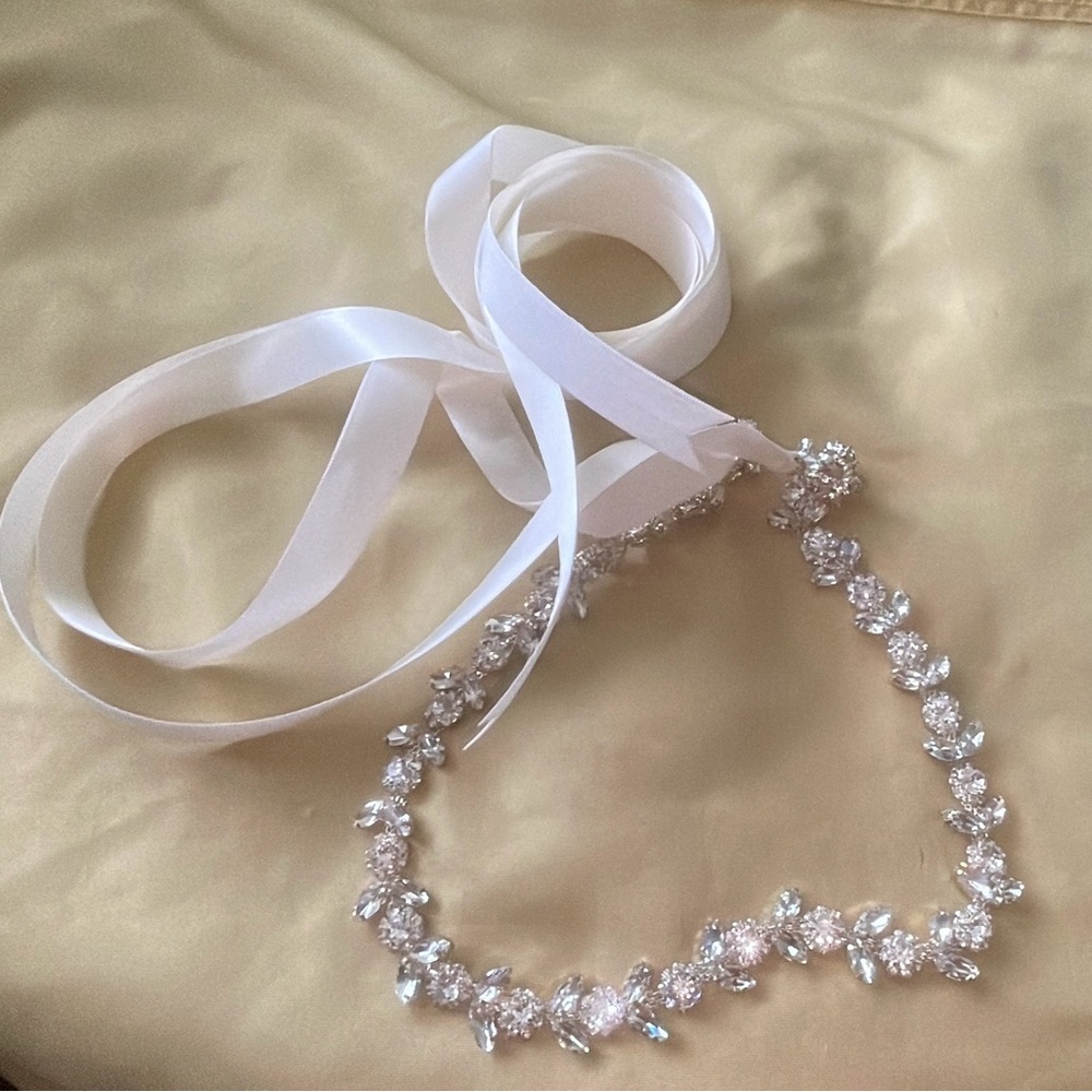 Elegant White Crystal Ribbon Necklace
